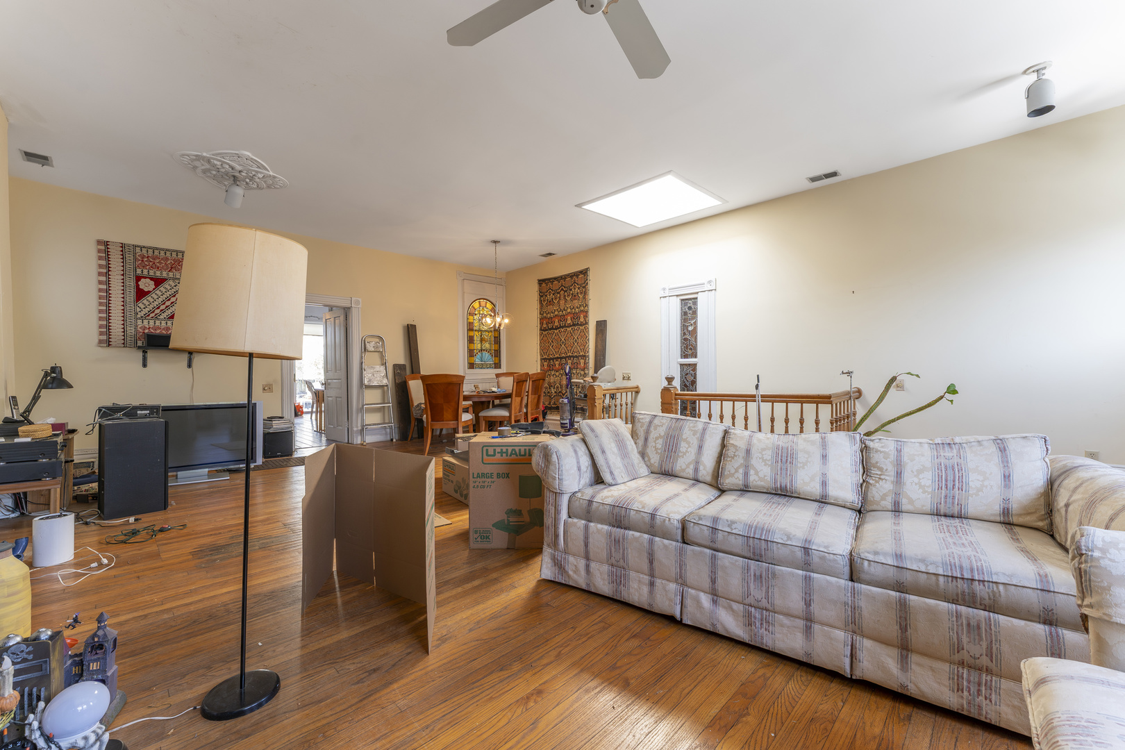 2438 N Burling Street