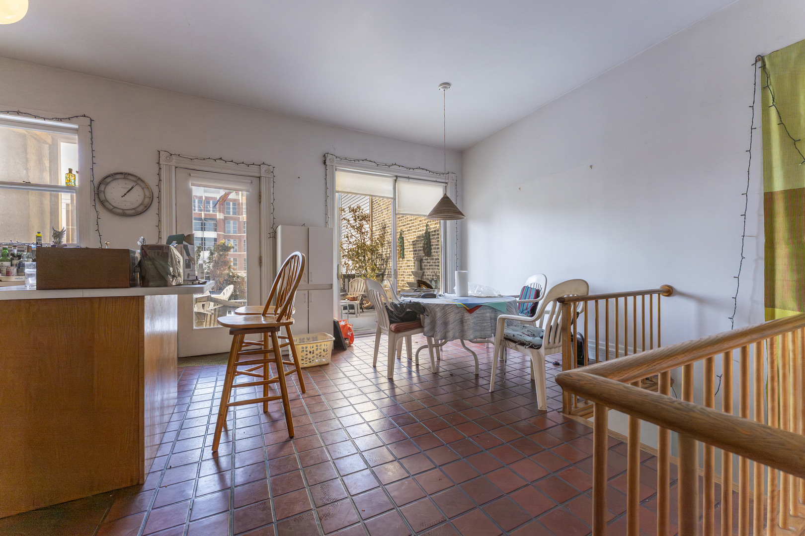 2438 N Burling Street