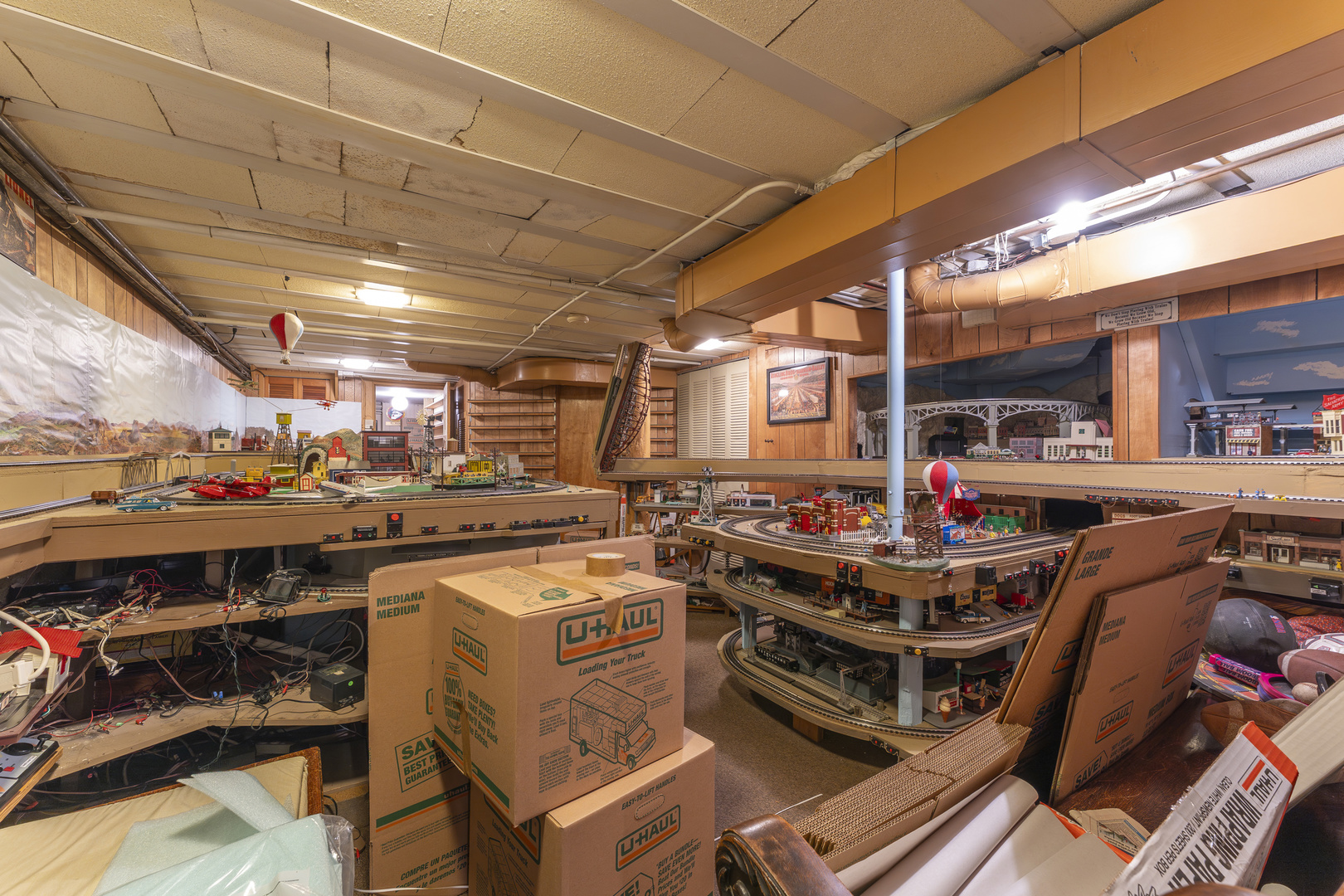 2438 N Burling Street