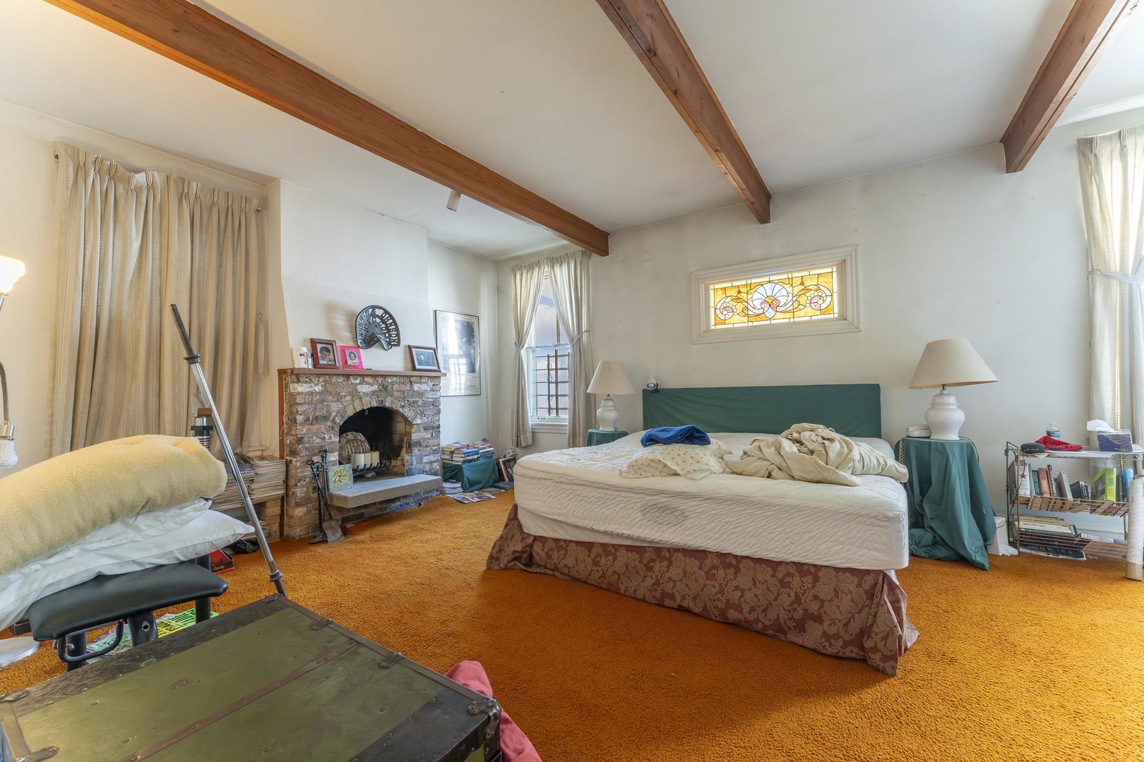 2438 N Burling Street