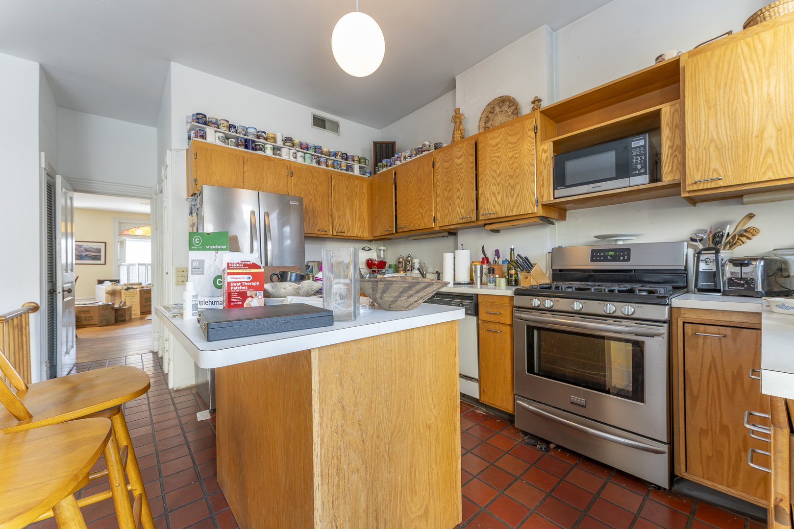 2438 N Burling Street