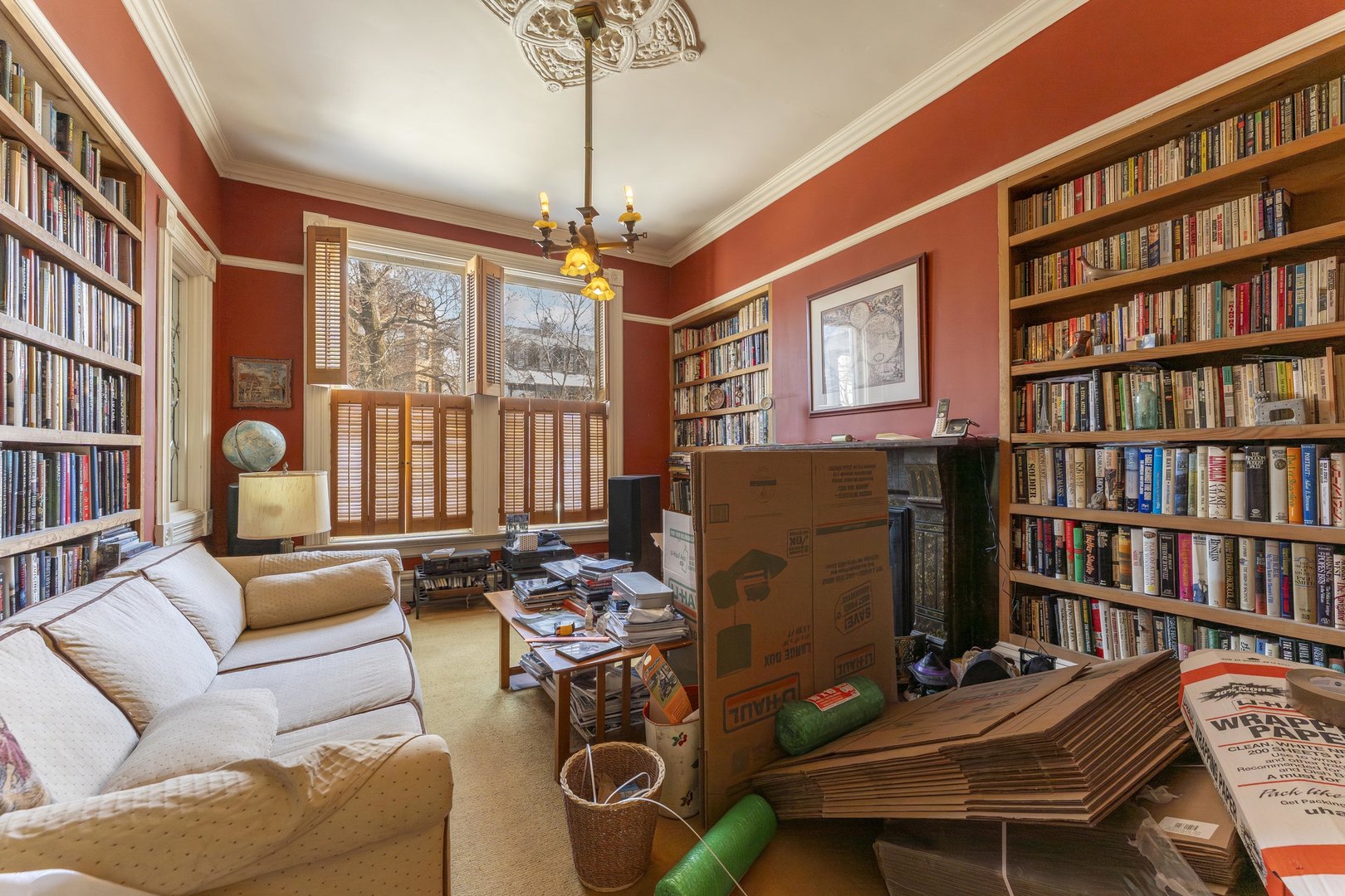 2438 N Burling Street