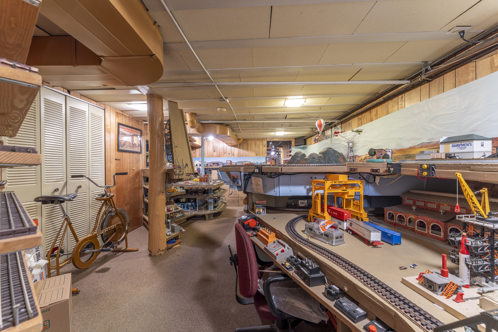 2438 N Burling Street