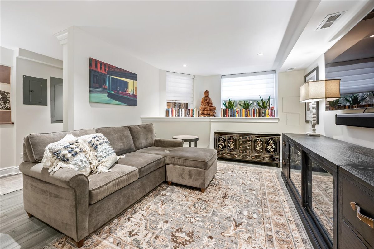 1304 N Ritchie Court