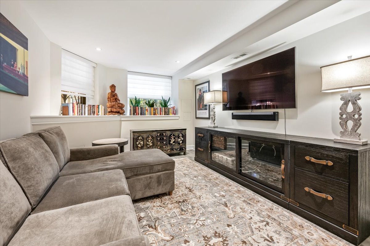 1304 N Ritchie Court