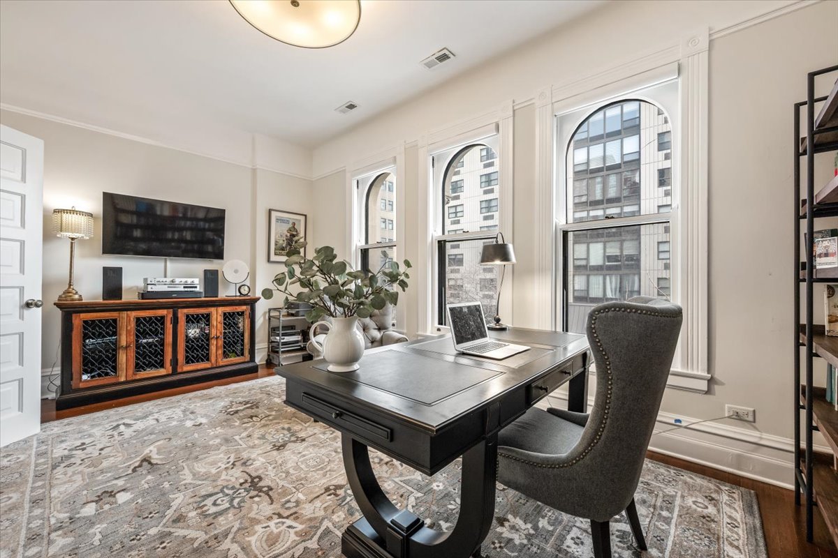 1304 N Ritchie Court