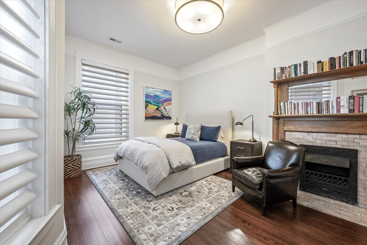 1304 N Ritchie Court