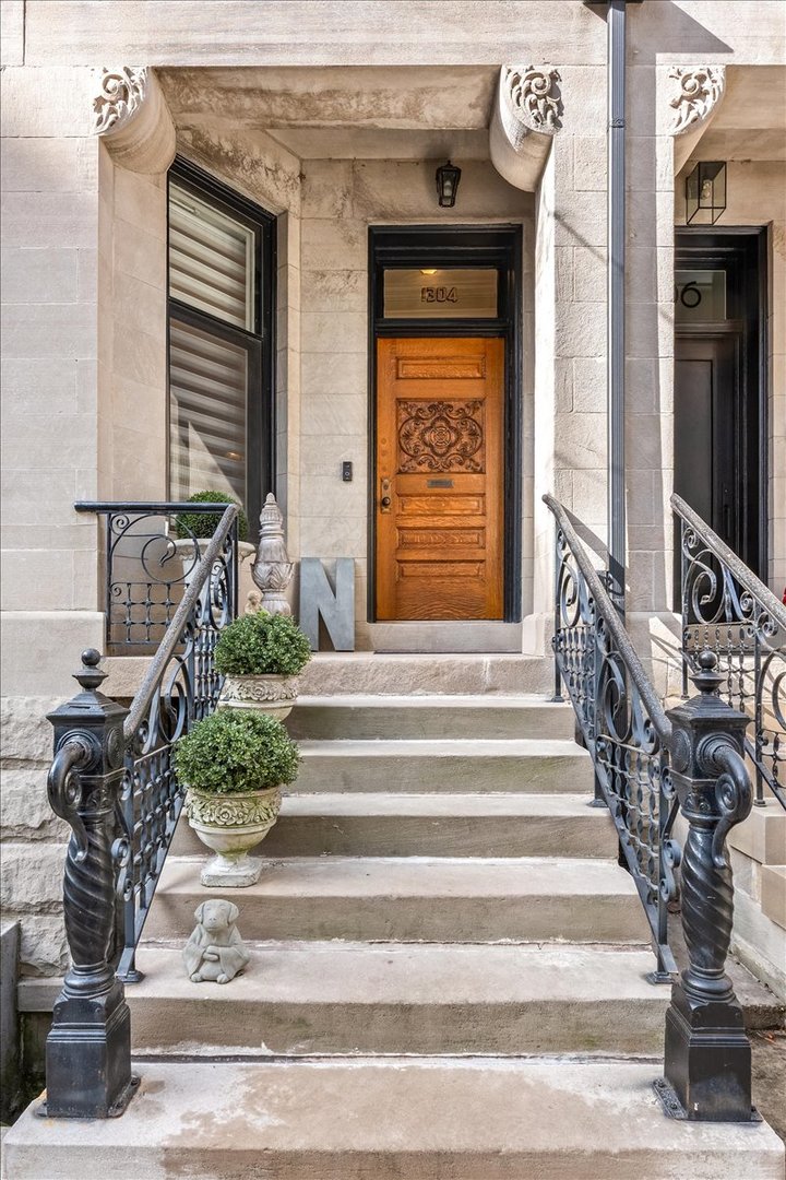 1304 N Ritchie Court