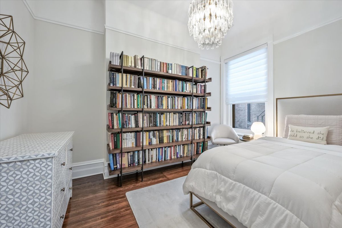 1304 N Ritchie Court