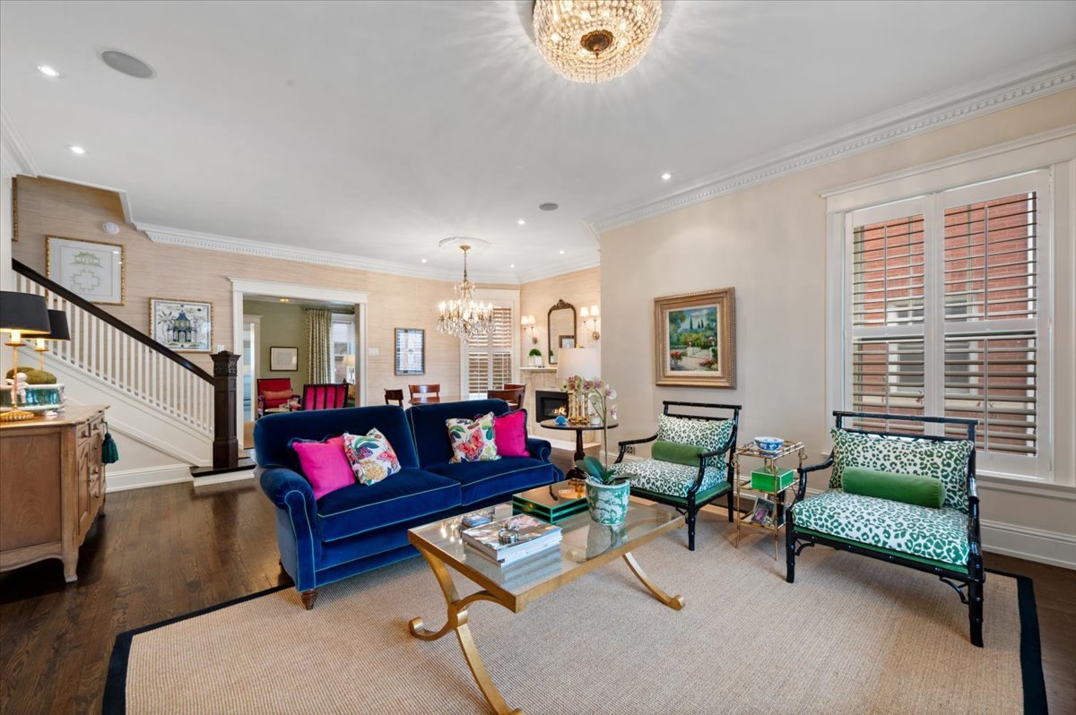 837 W Junior Terrace