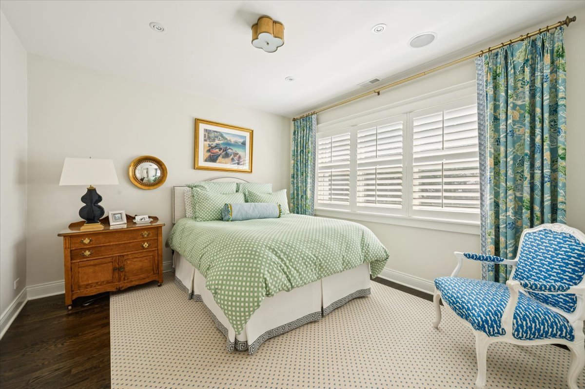 837 W Junior Terrace