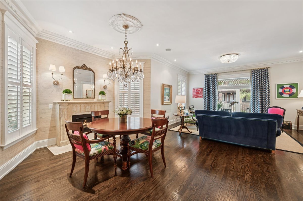 837 W Junior Terrace