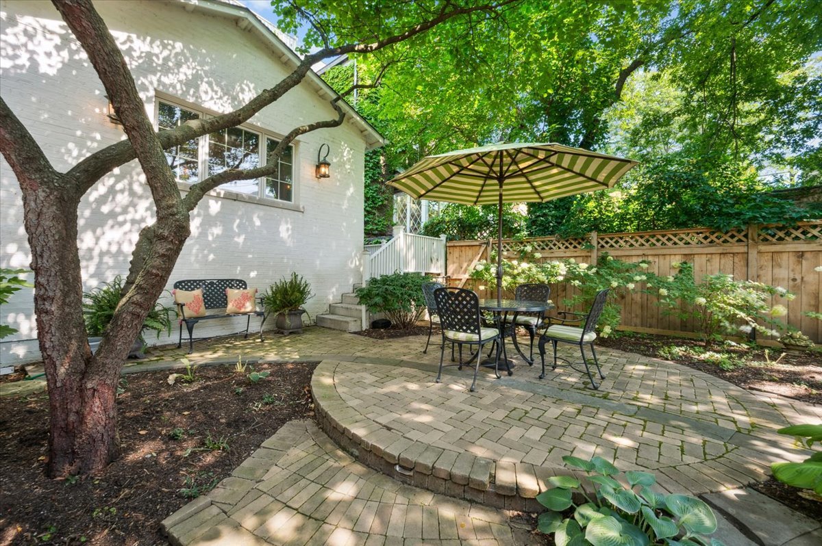 837 W Junior Terrace