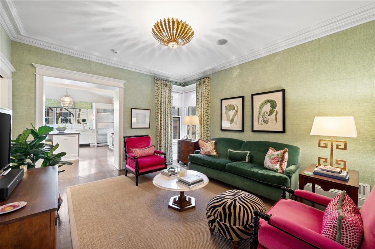 837 W Junior Terrace