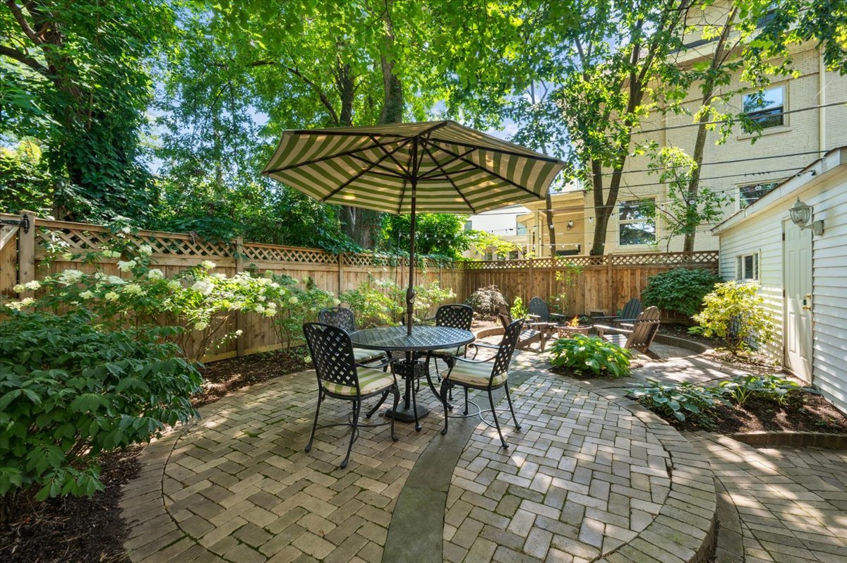 837 W Junior Terrace