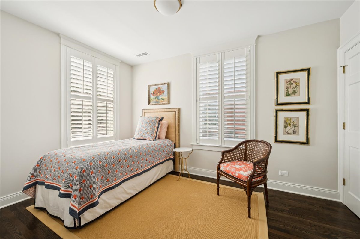 837 W Junior Terrace