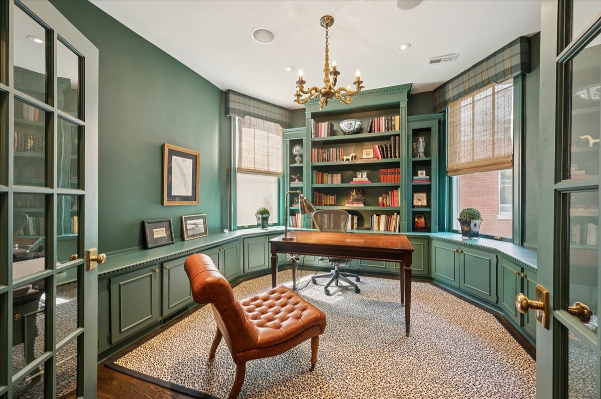 837 W Junior Terrace