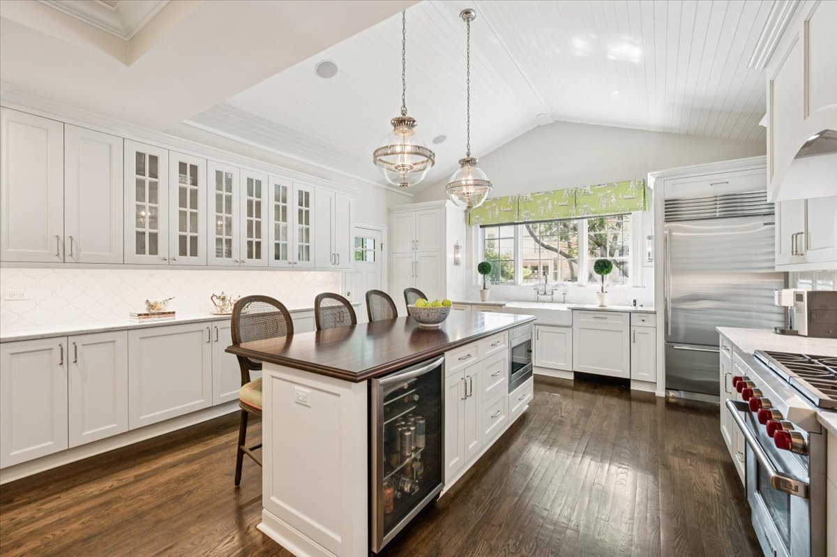 837 W Junior Terrace