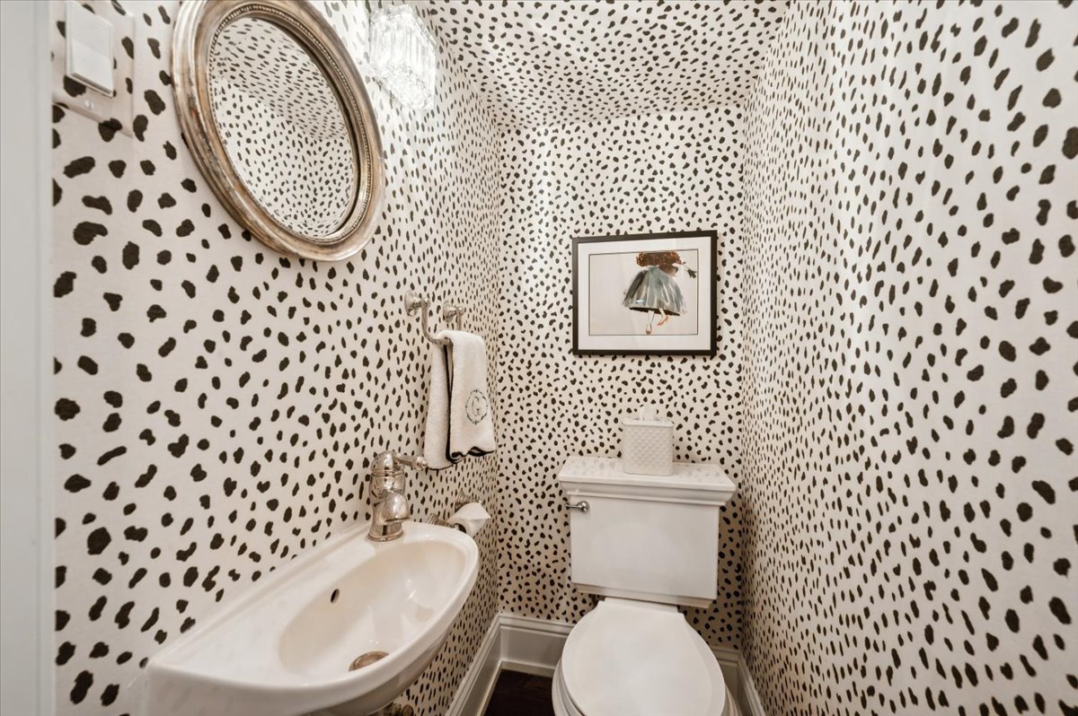 837 W Junior Terrace