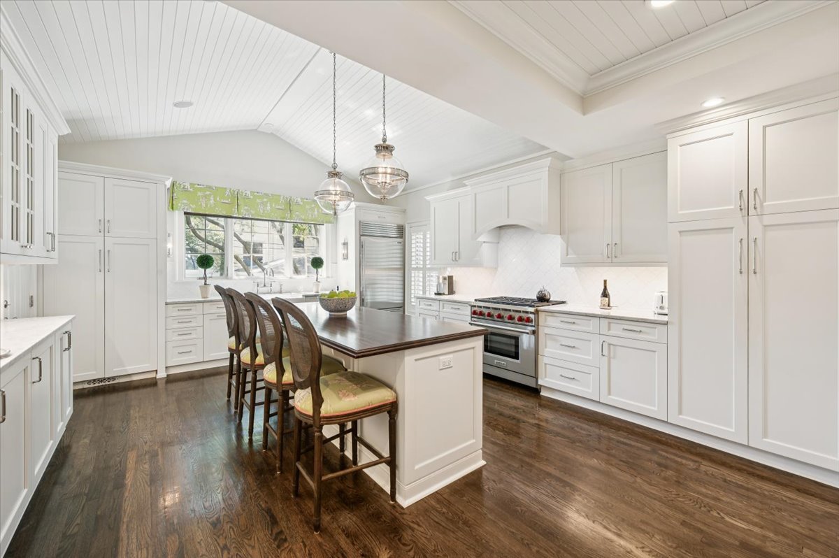 837 W Junior Terrace