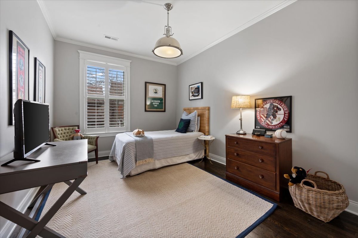 837 W Junior Terrace