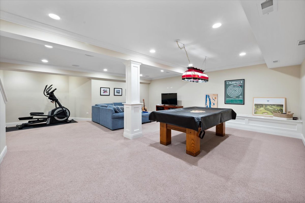 837 W Junior Terrace