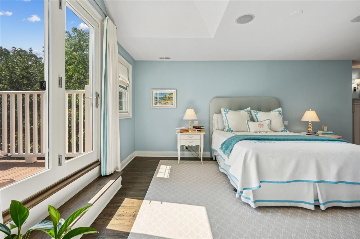 837 W Junior Terrace