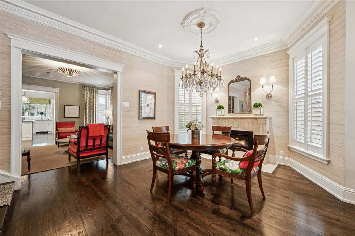 837 W Junior Terrace