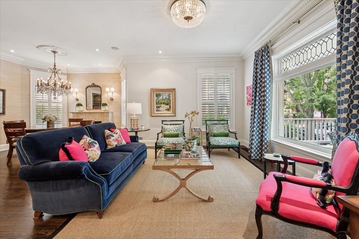 837 W Junior Terrace