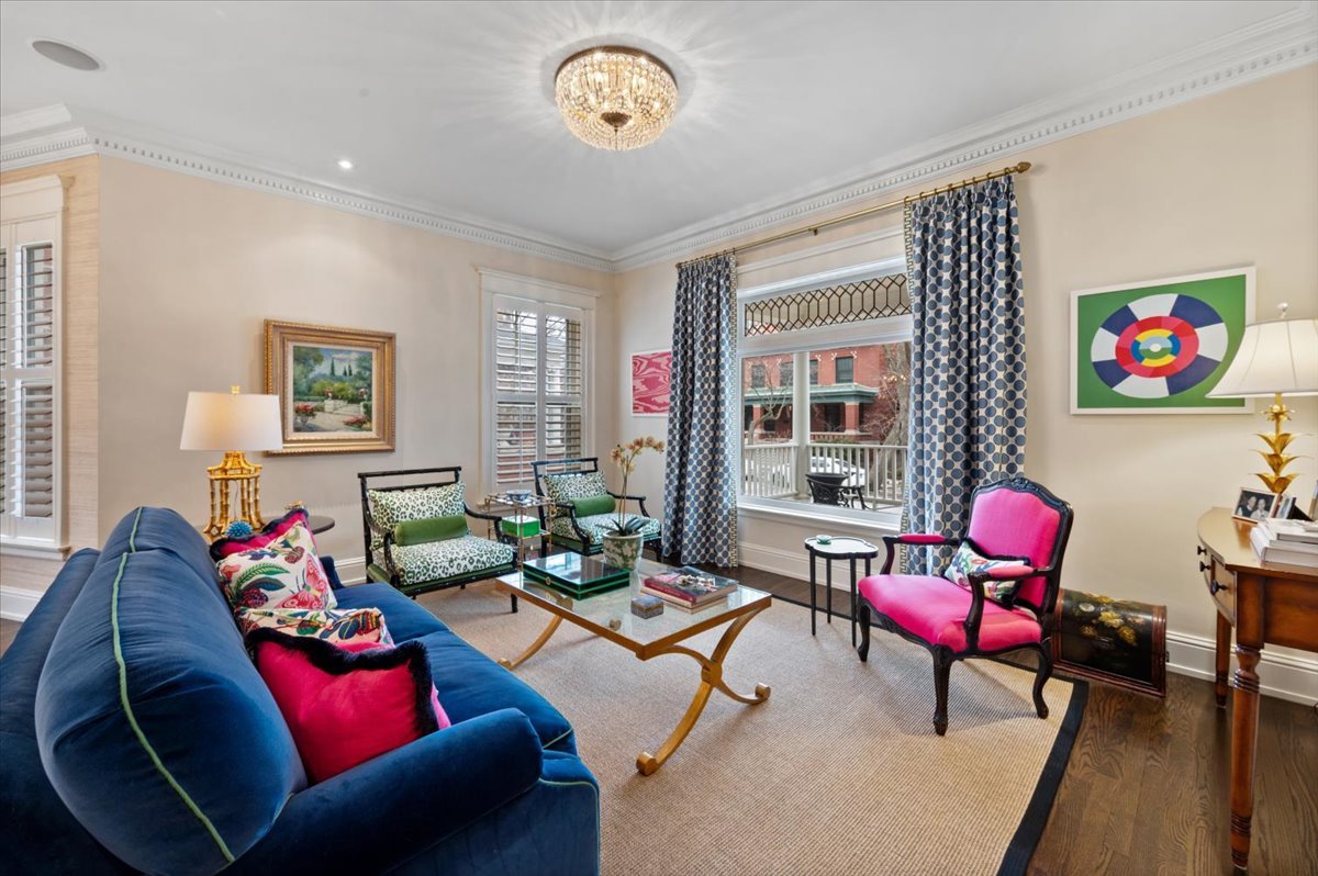 837 W Junior Terrace