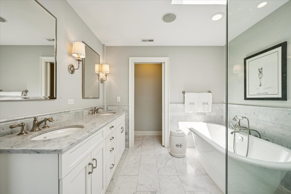 837 W Junior Terrace