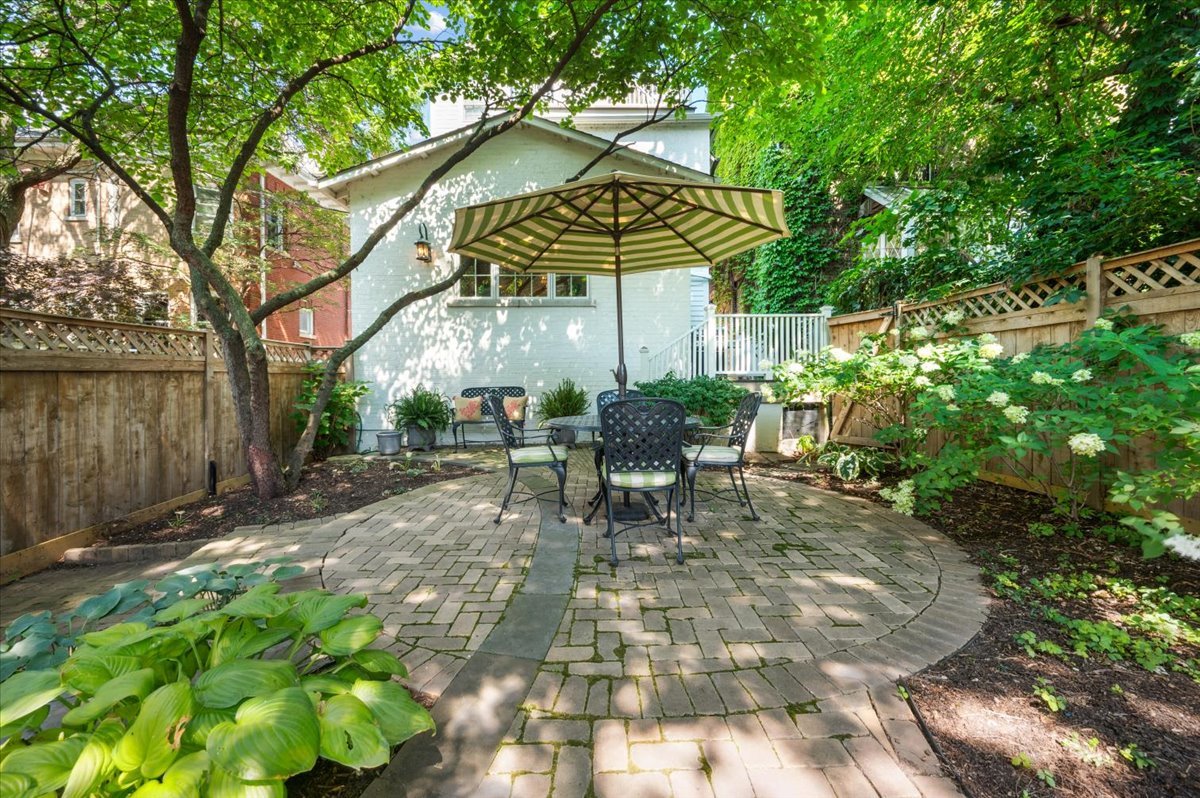 837 W Junior Terrace