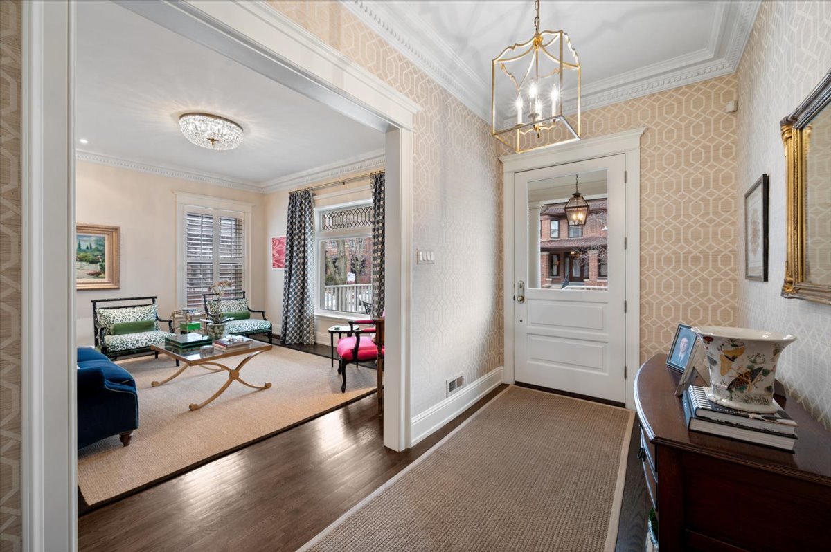 837 W Junior Terrace