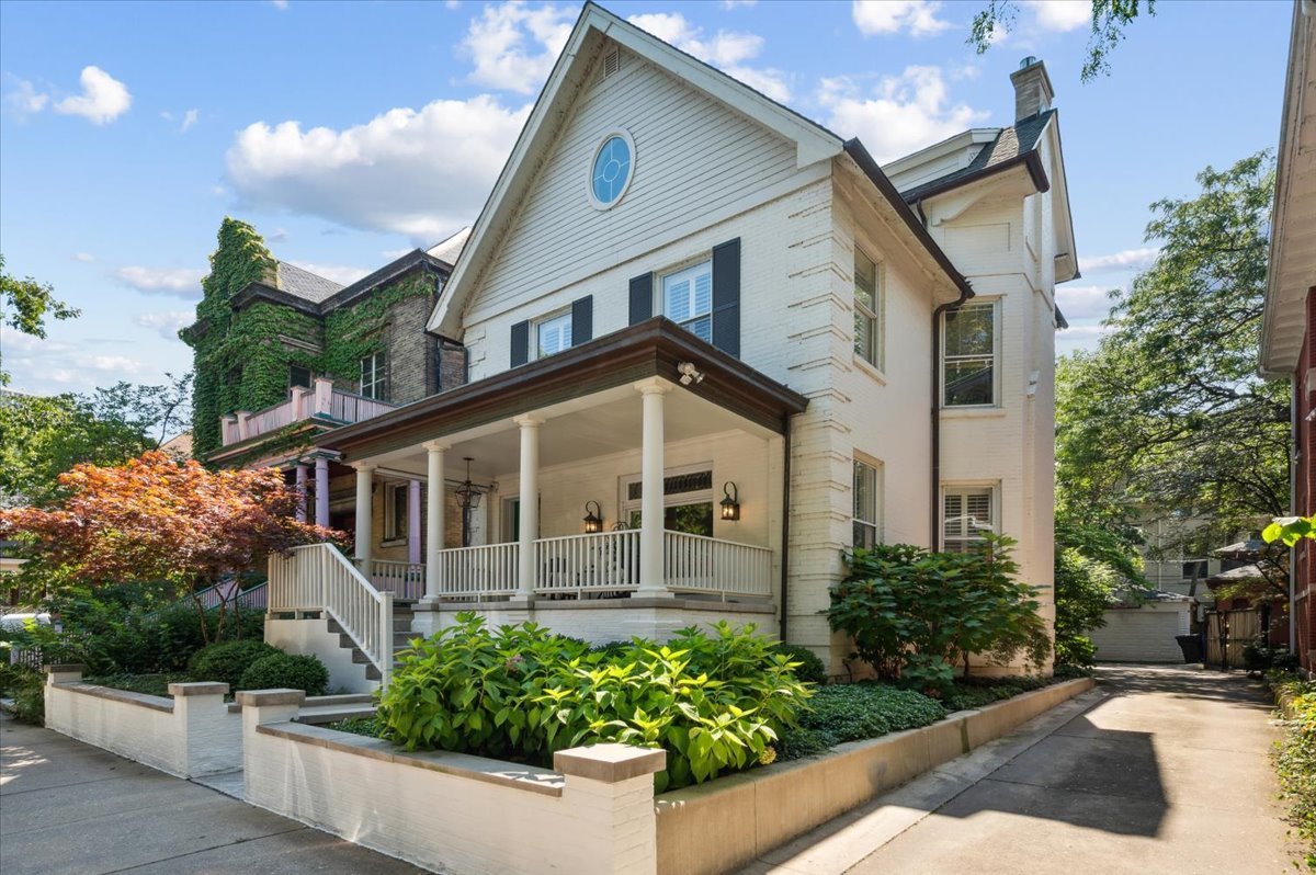 837 W Junior Terrace