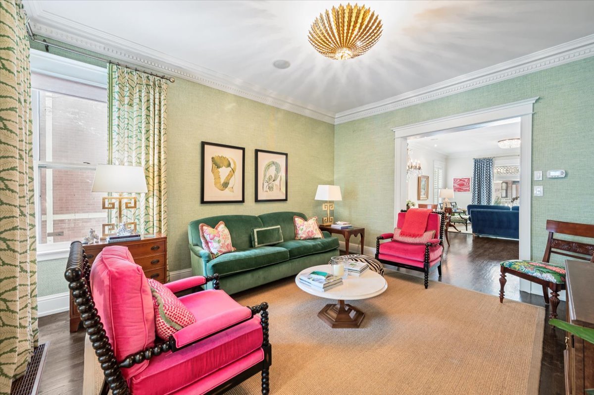 837 W Junior Terrace