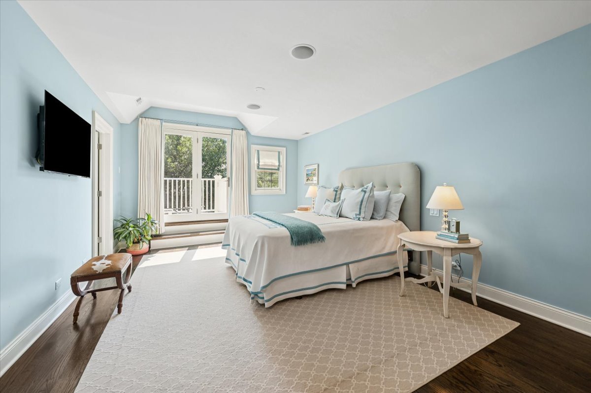 837 W Junior Terrace