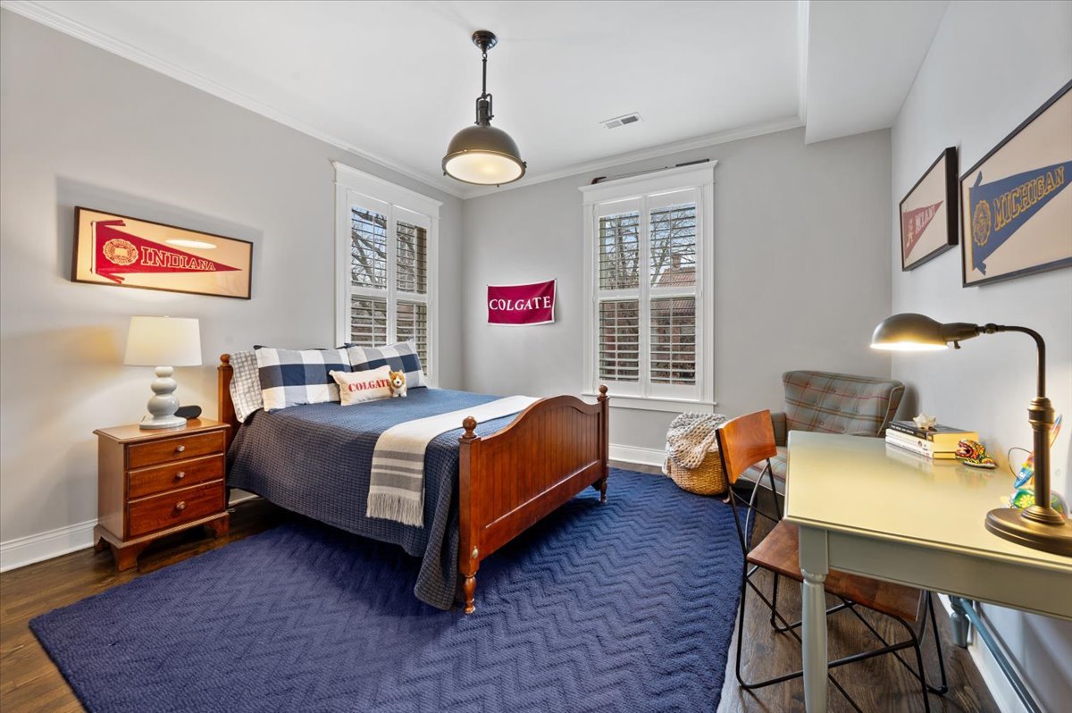 837 W Junior Terrace