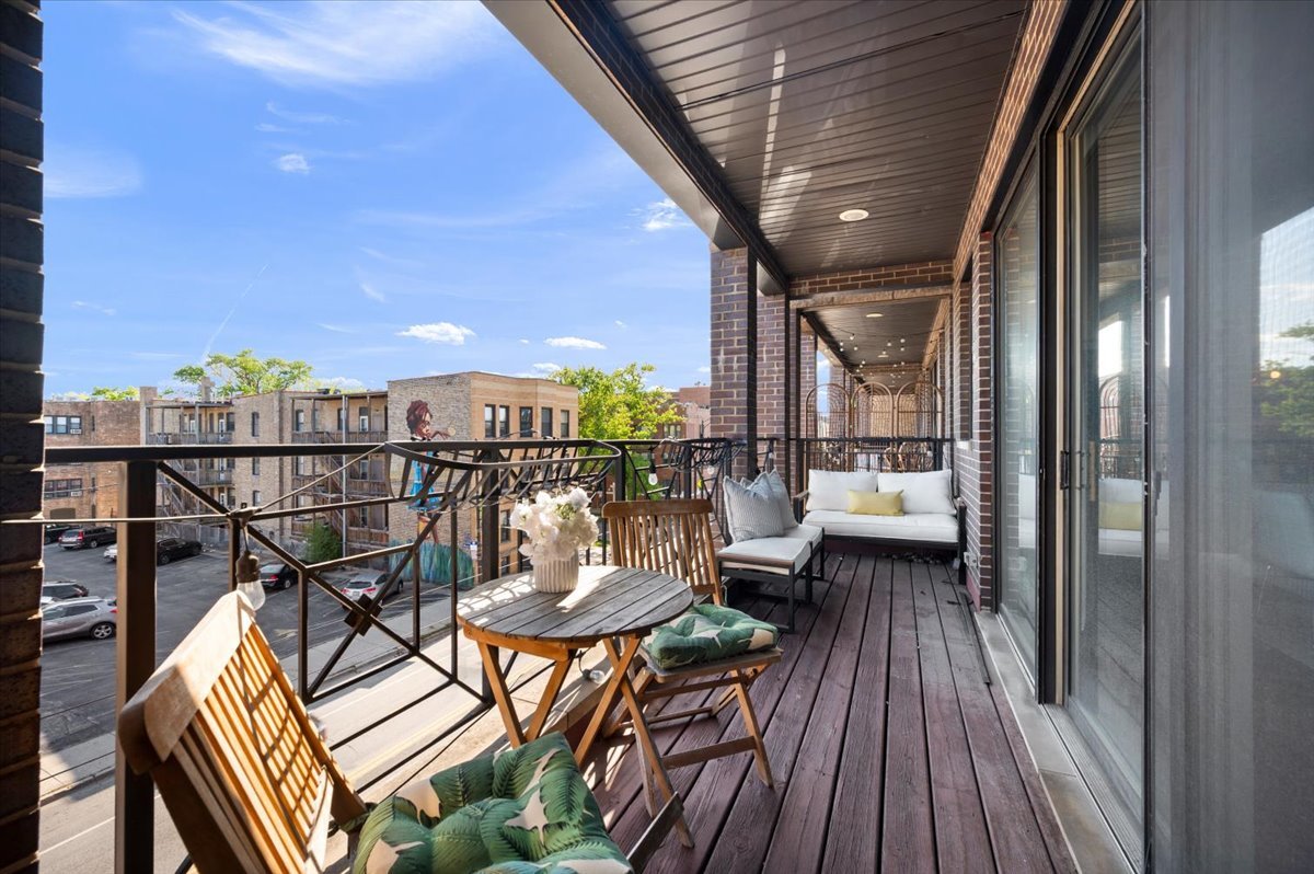 1426 W Irving Park Road Unit: 3