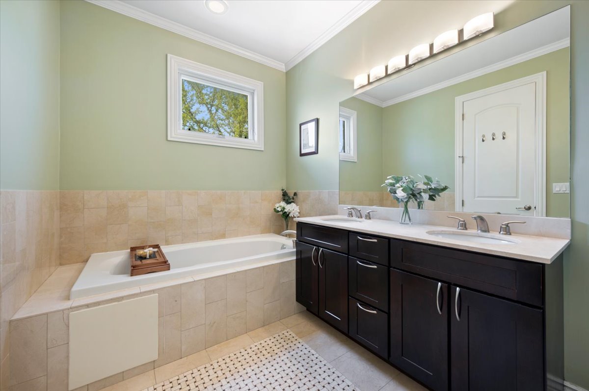 1426 W Irving Park Road Unit: 3