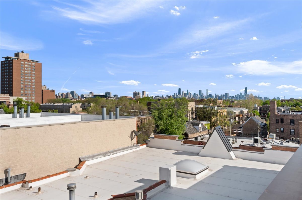 1426 W Irving Park Road Unit: 3