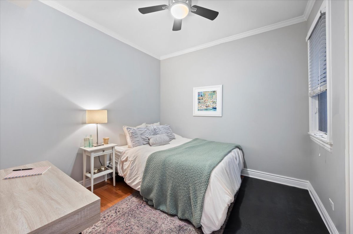 1426 W Irving Park Road Unit: 3