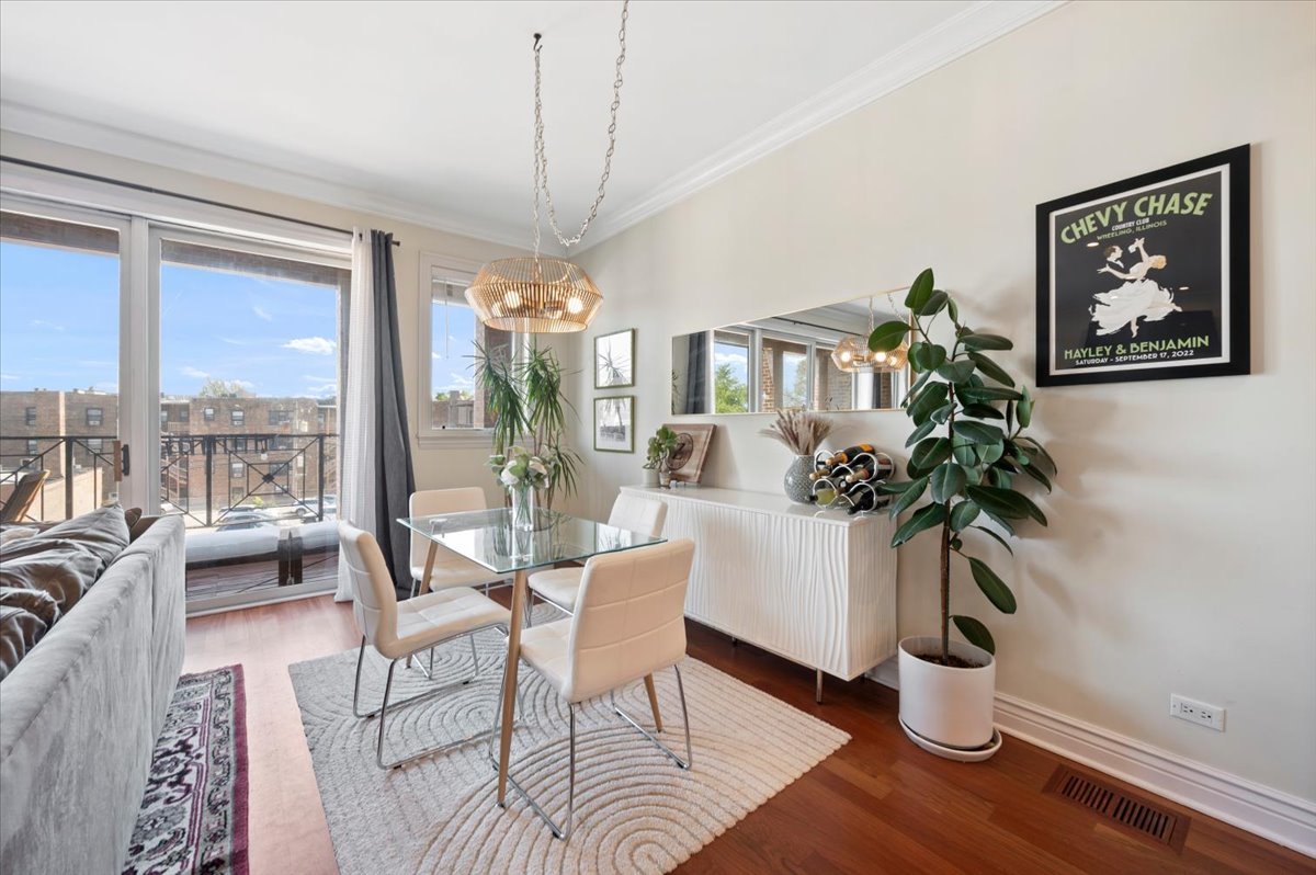 1426 W Irving Park Road Unit: 3