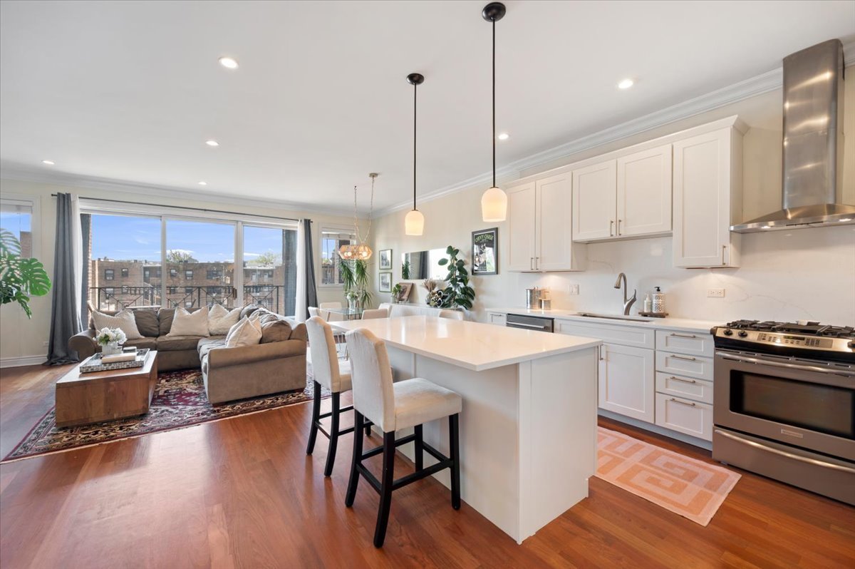 1426 W Irving Park Road Unit: 3