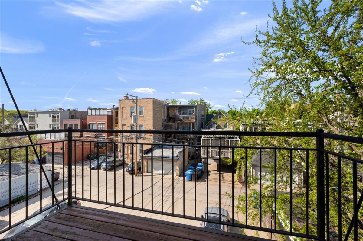 1426 W Irving Park Road Unit: 3