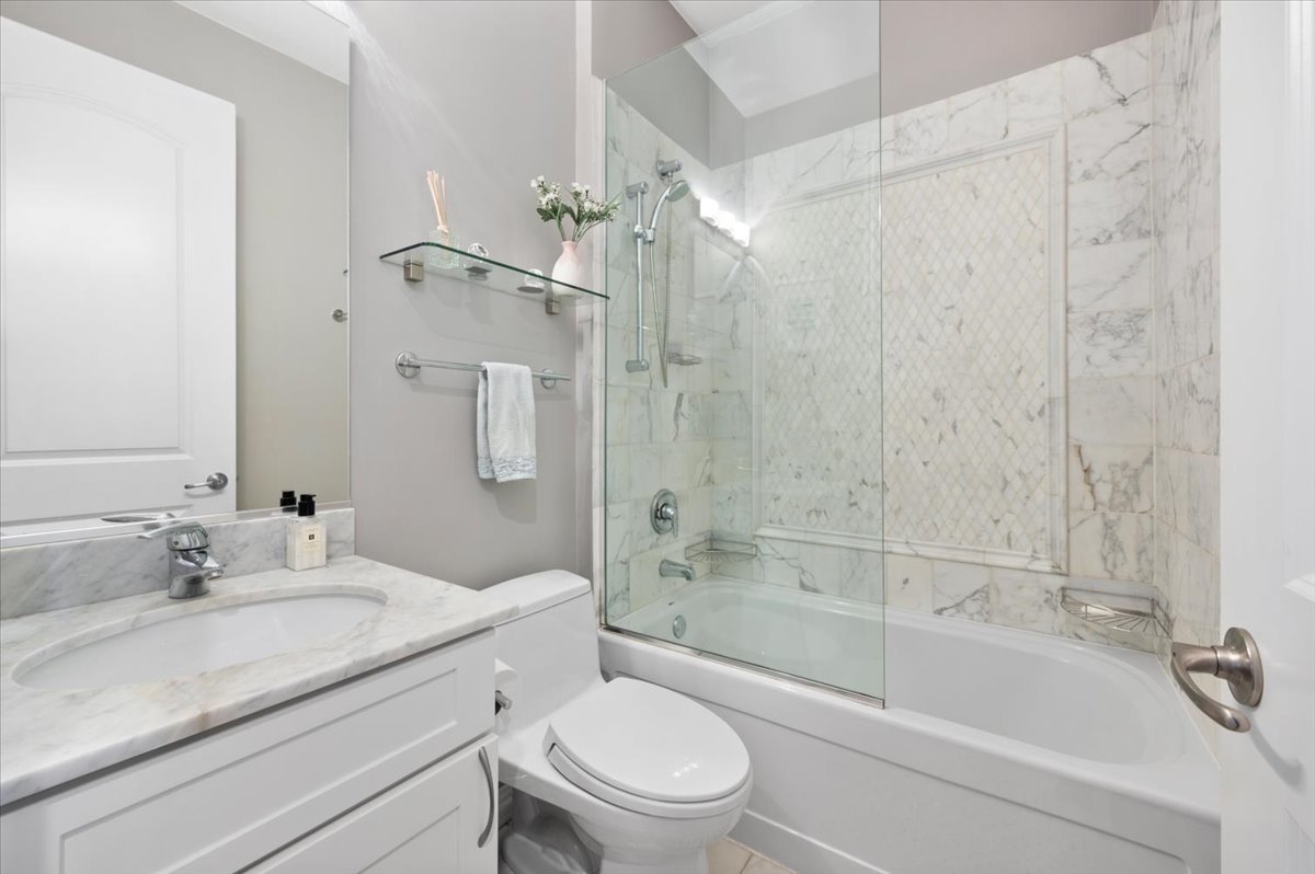 1426 W Irving Park Road Unit: 3