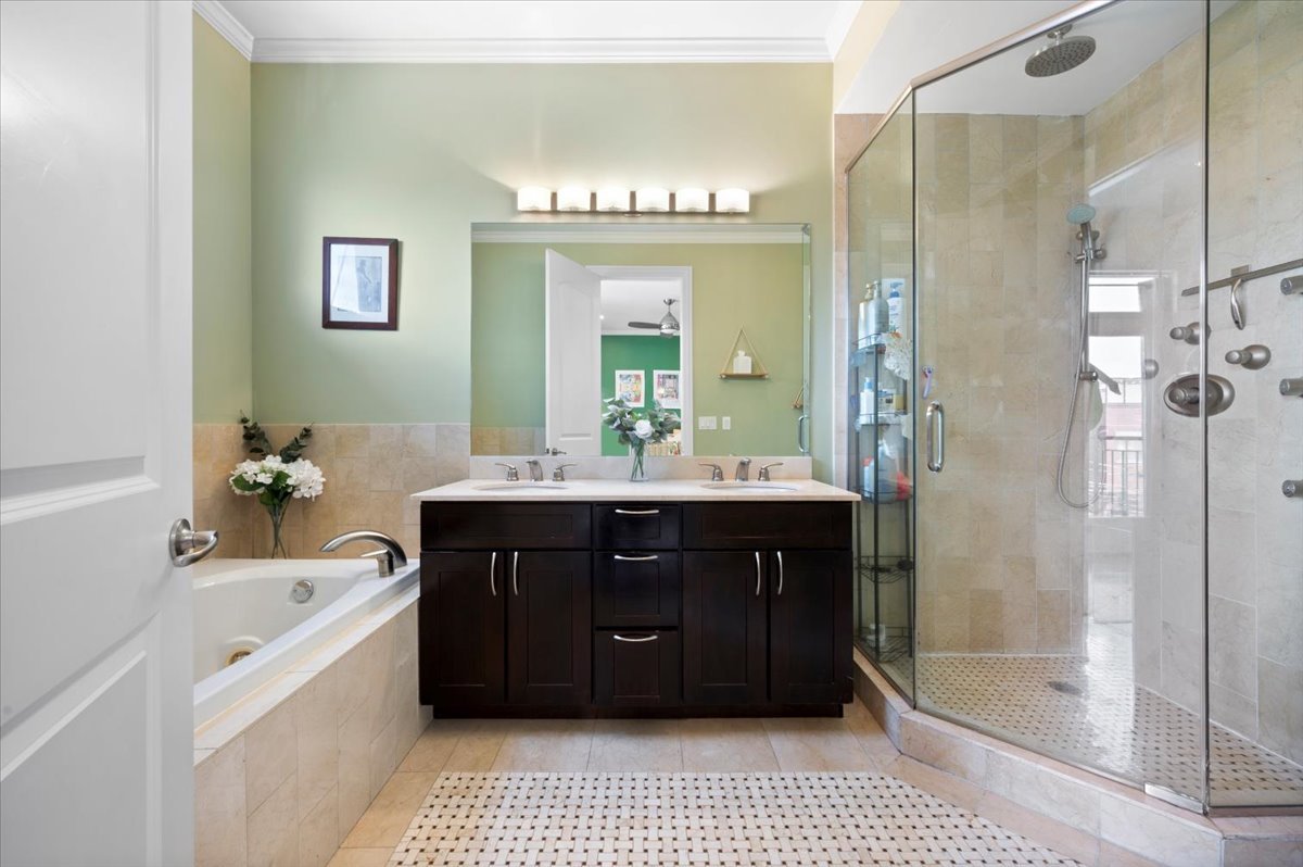 1426 W Irving Park Road Unit: 3