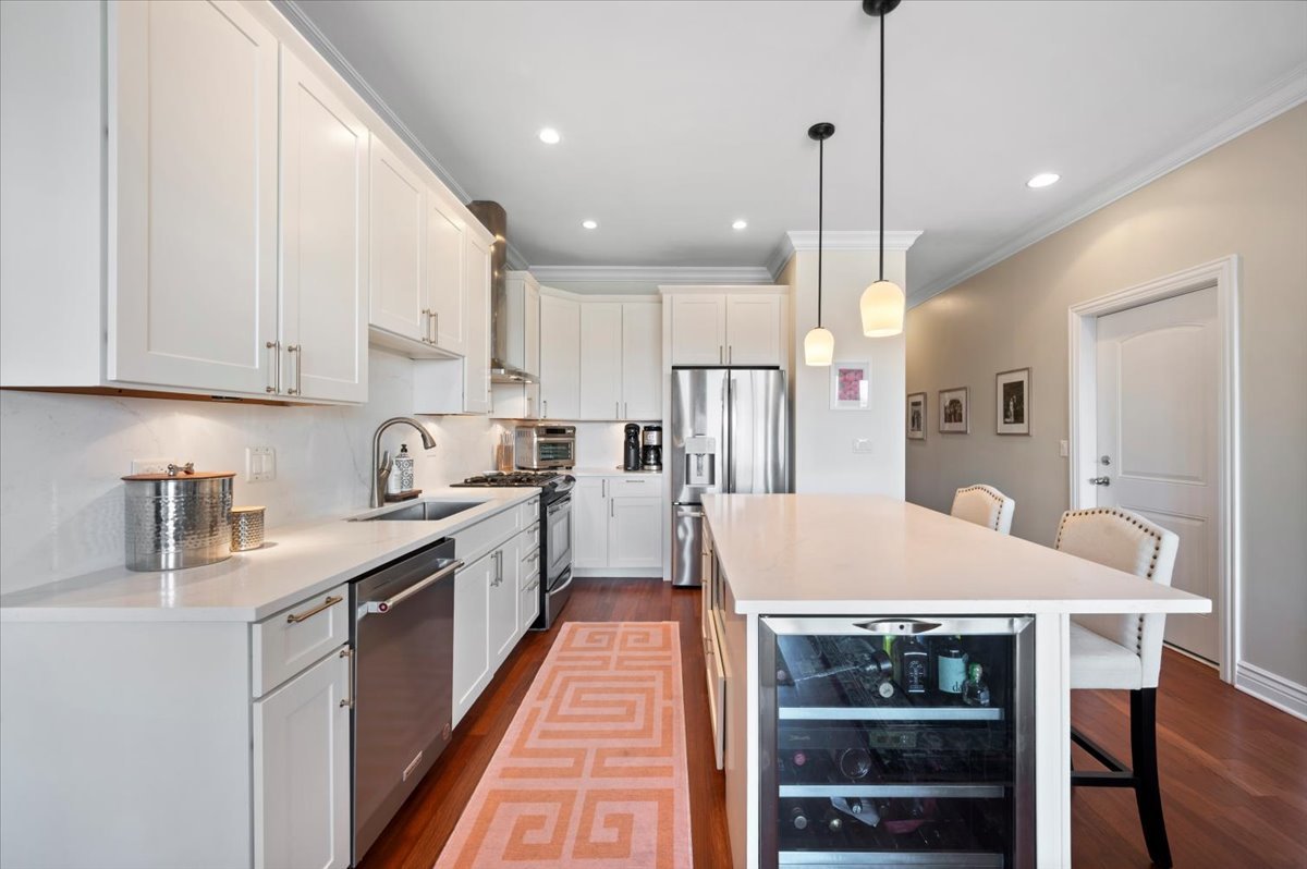 1426 W Irving Park Road Unit: 3
