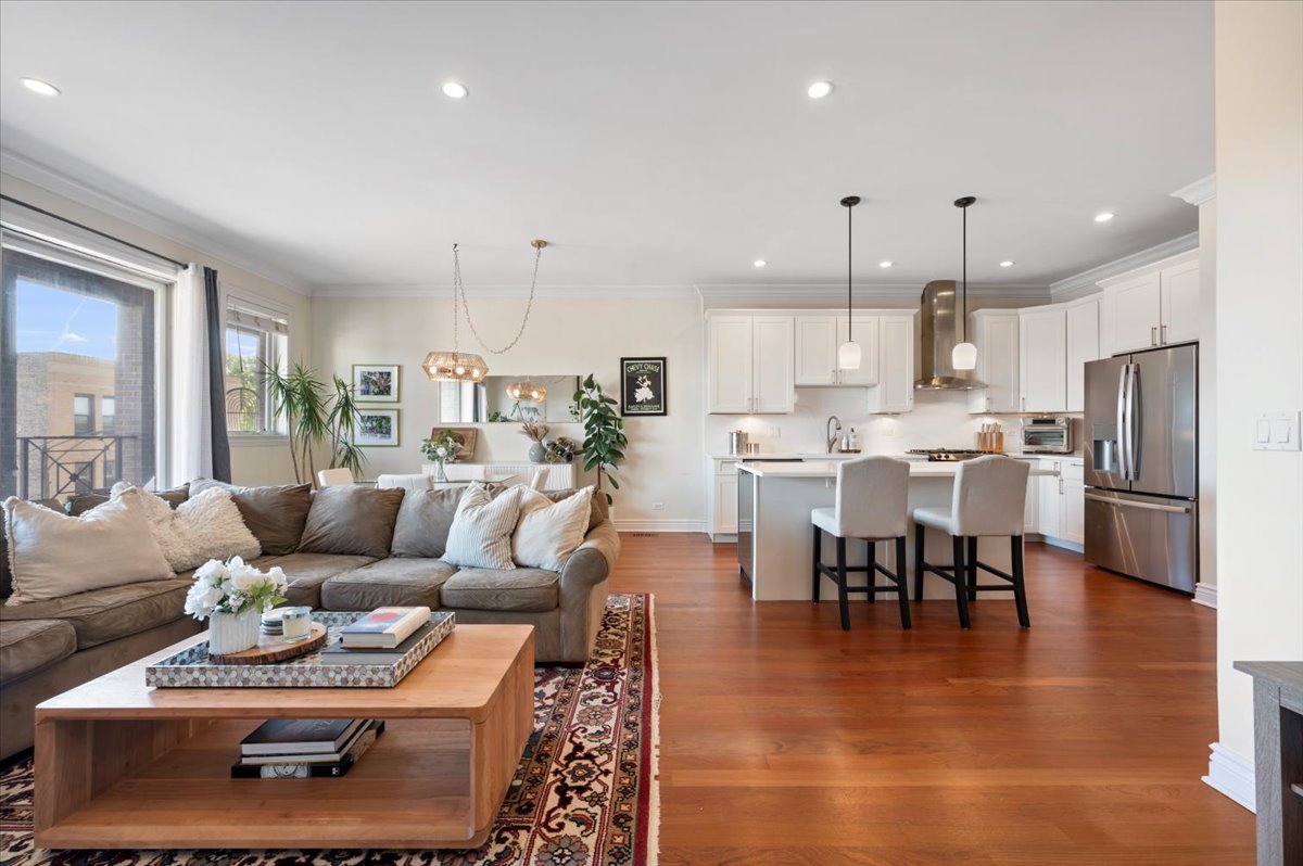 1426 W Irving Park Road Unit: 3