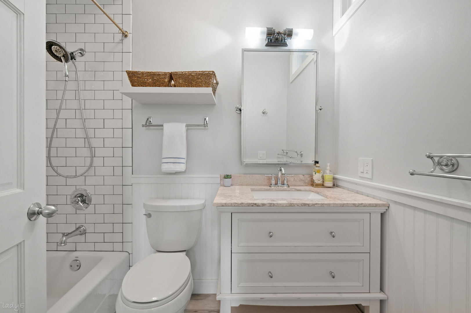 2820 N GREENVIEW Street Unit: G