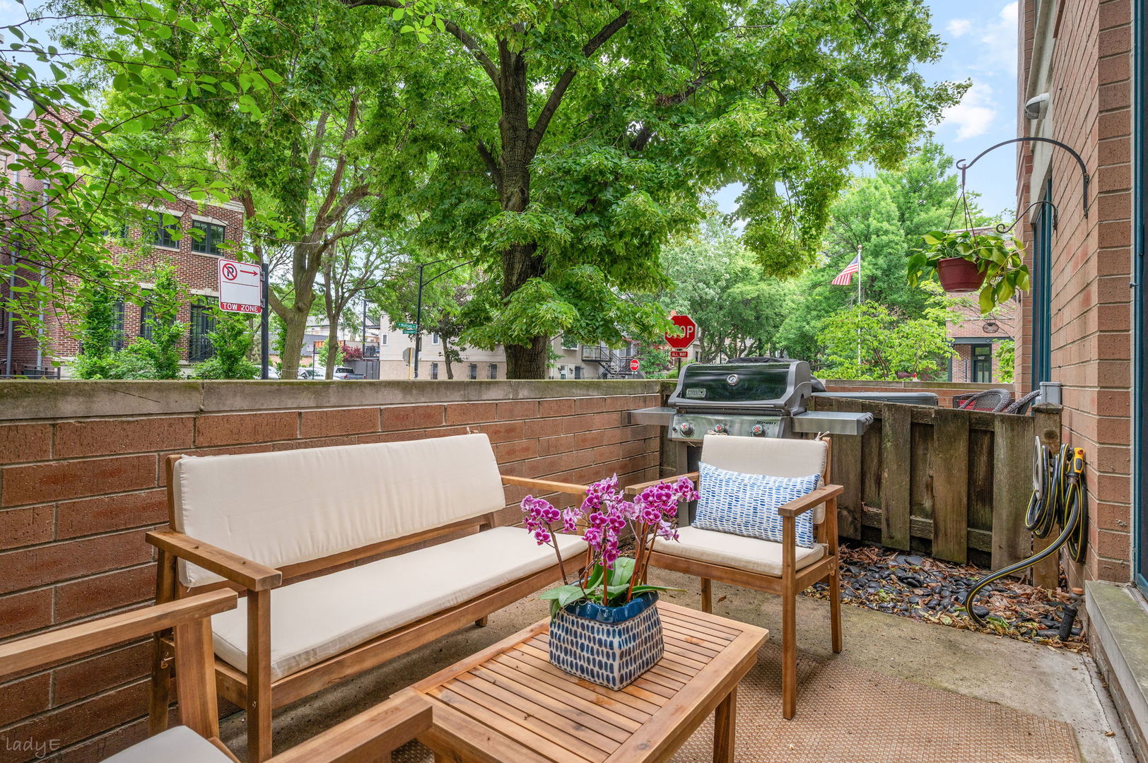 2820 N GREENVIEW Street Unit: G